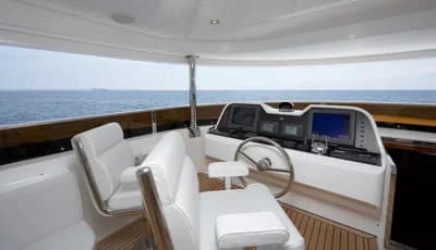JOHNSON 110 FLYBRIDGE 3
