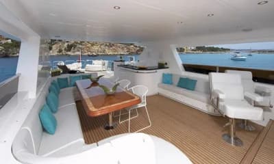 JOHNSON 110 FLYBRIDGE 4