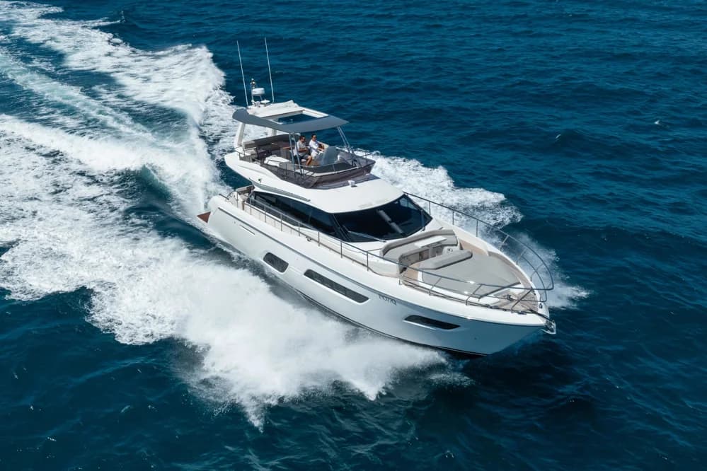 Ferretti Yachts 550