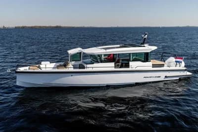 Axopar 37 XC Cross Cabin 2