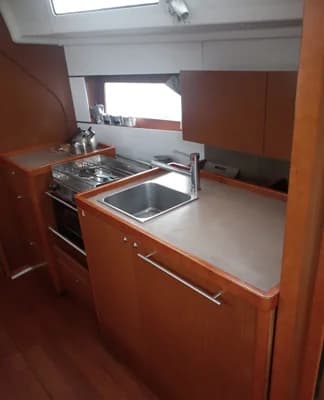 Beneteau Oceanis 38.1 3