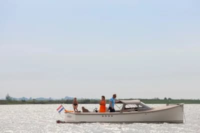 Venegy V30 Classic Cabin 2