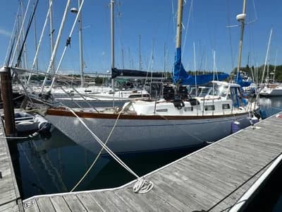 Camper & Nicholsons 38 Ketch 2
