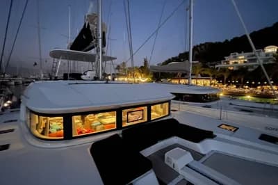 CNB LAGOON 50 2