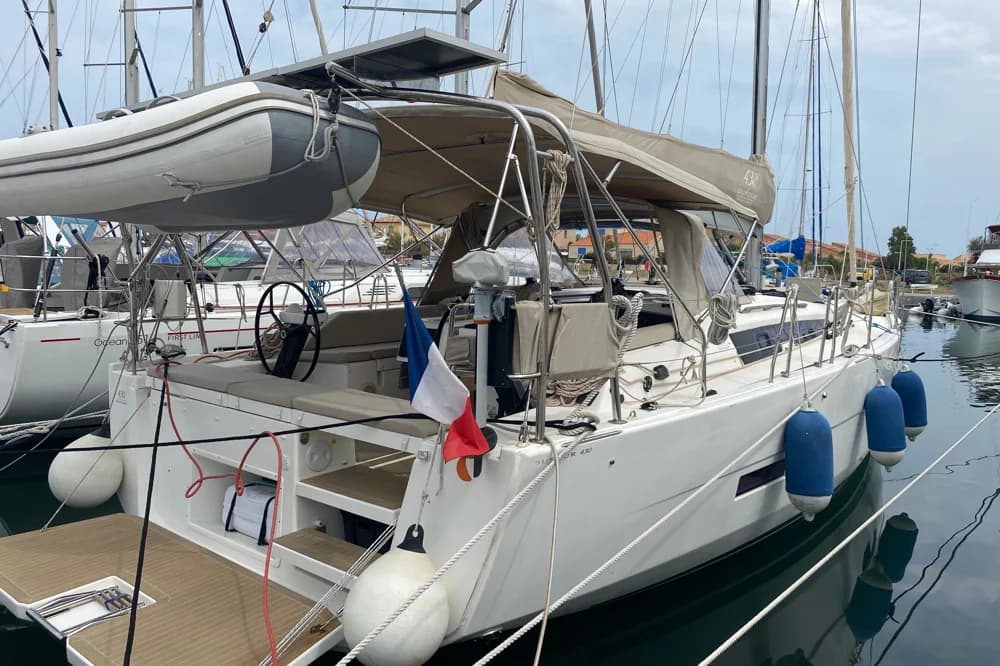 Dufour 430
