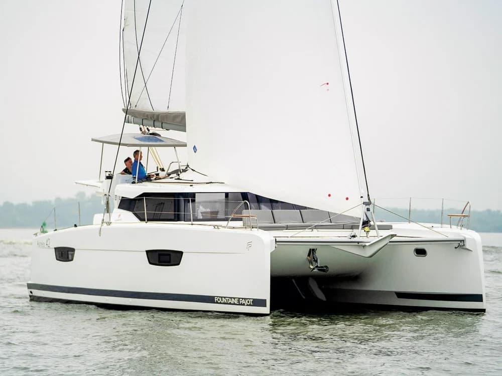Custom Fountaine Pajot Astréa 42