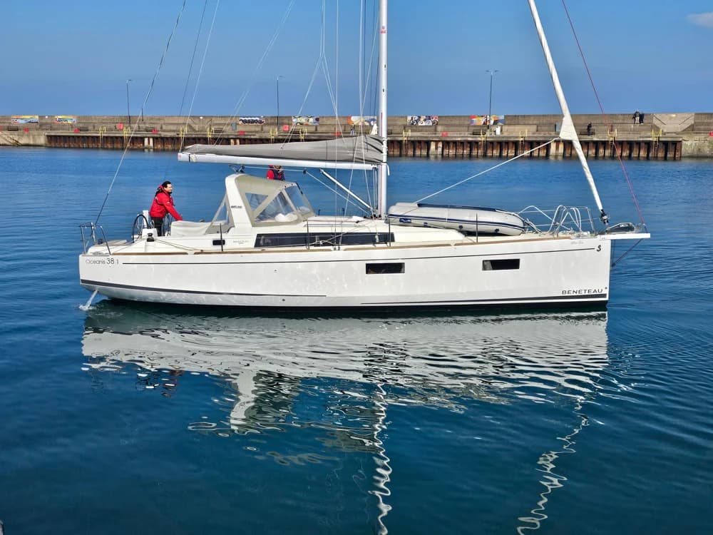 Beneteau Oceanis 38.1