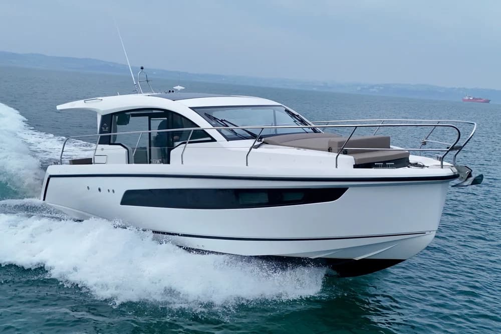 Sealine C335