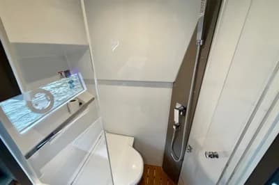 Sealine C335 2