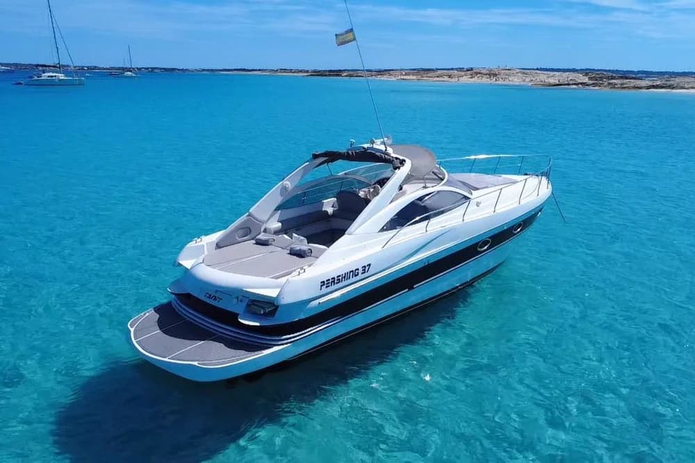 Pershing 37