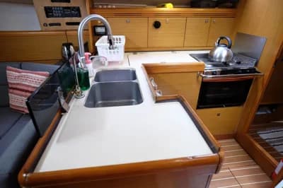 Jeanneau Sun Odyssey 42i 3
