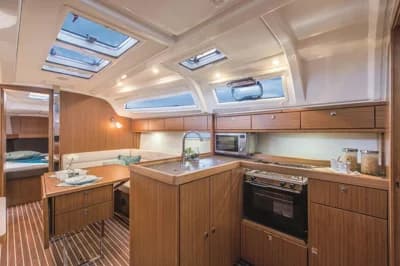 Bavaria Cruiser 37 3