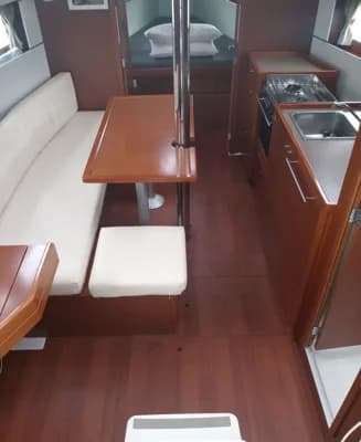 Beneteau Oceanis 35.1 2