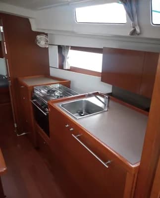 Beneteau Oceanis 35.1 3