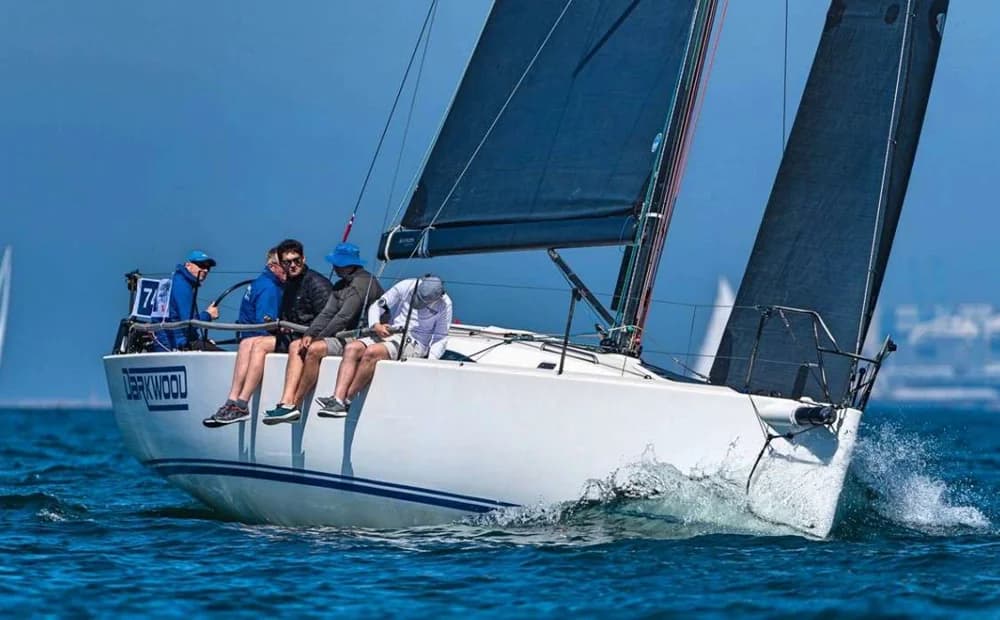 J Boats J 121