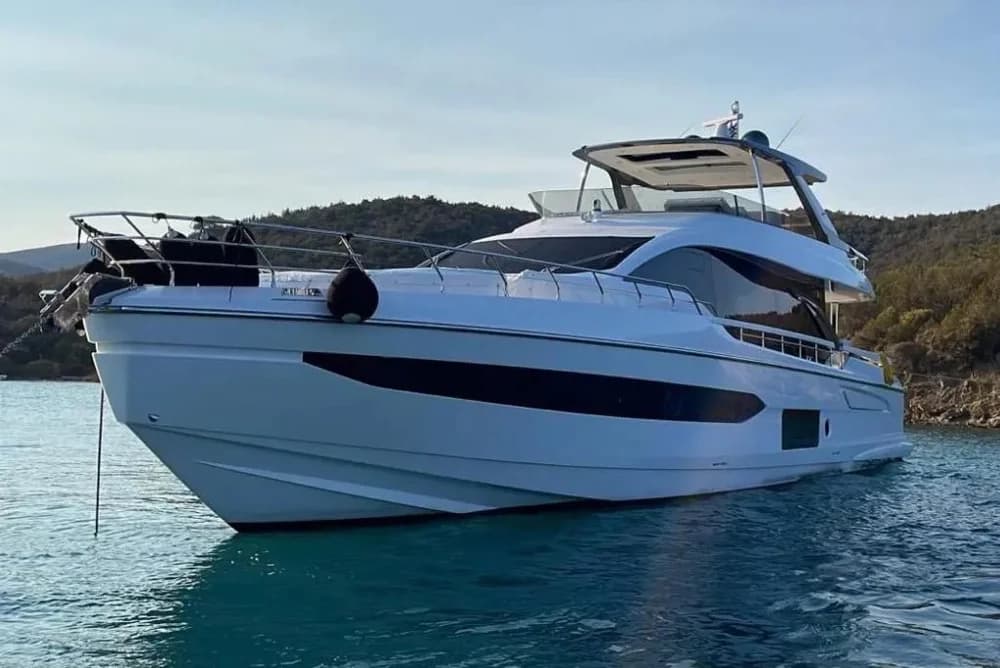 Azimut 78 Flybridge Motor Yacht