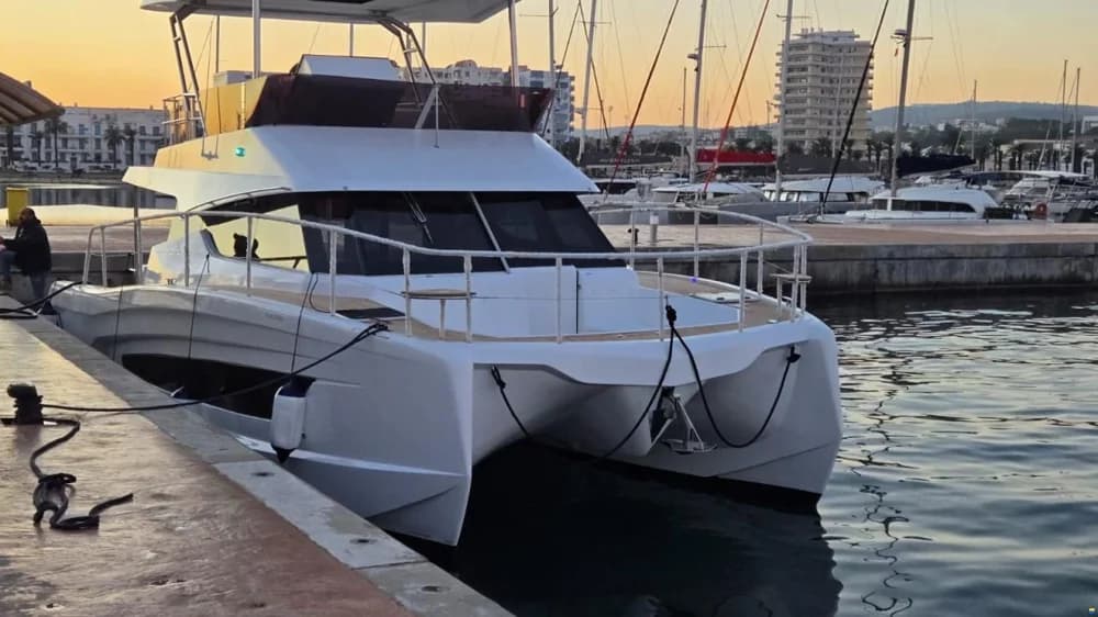 Aventura 38 MY FB Prestige