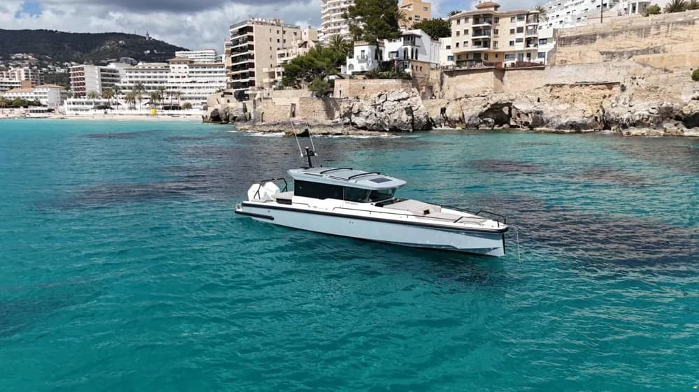 Axopar 37 XC Cross Cabin