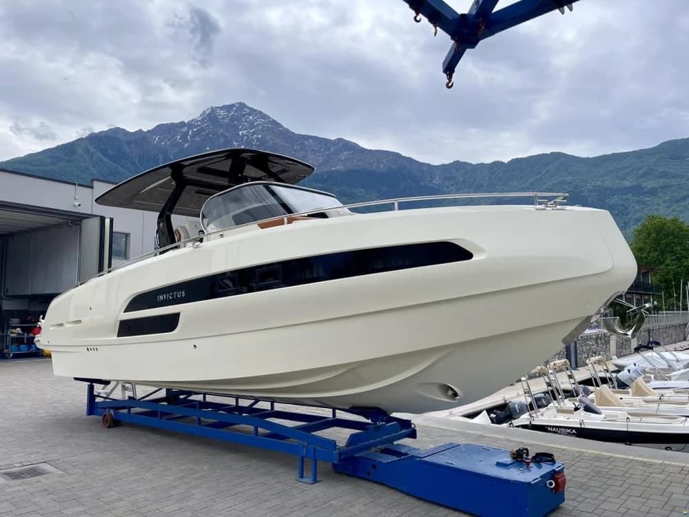 Invictus GT 320