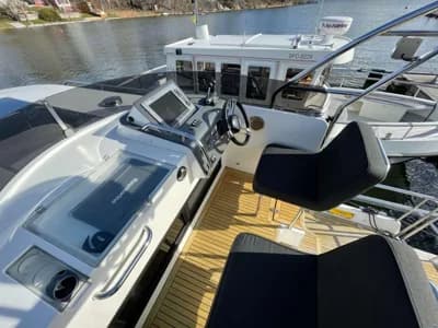 Paragon Yachts 31 Flybridge 3
