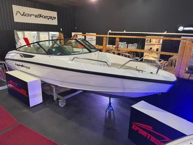 Nordkapp Avant 605 + Mercury Racing R150L V6