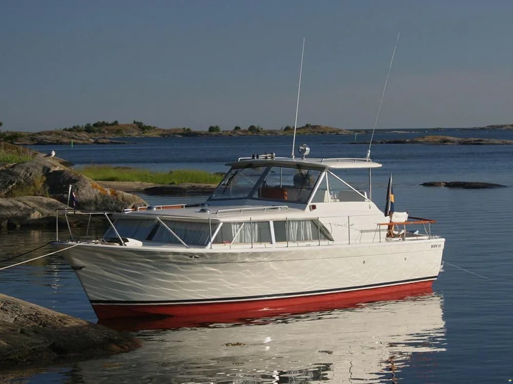 Chris Craft 31 Commander