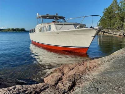 Chris Craft 31 Commander 2