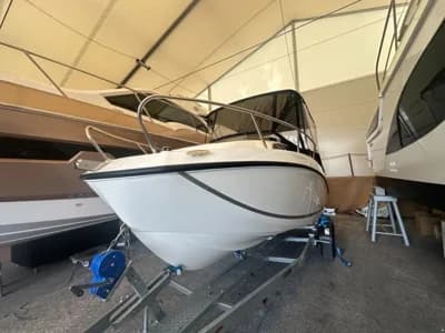 Quicksilver ACTIV 555 CABIN 2