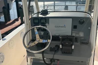 2014 Pursuit C 260 Center Console 3