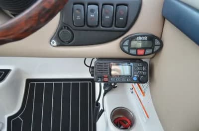 2006 Four Winns 255 Sundowner Boat for Sale in Southampton 4