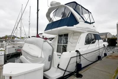 2001 Bayliner 3788 Command Bridge Motoryacht 2