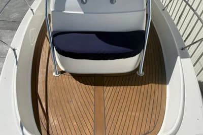 2000 Boston Whaler 28 Outrage 3