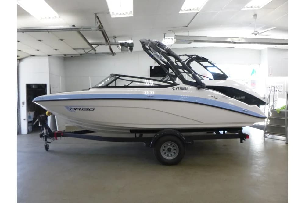 2026 Yamaha Boats AR190