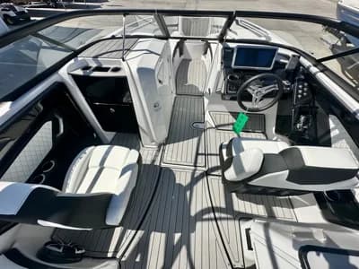 2025 Yamaha Boats 252SE w/ Twin 1.8L 2