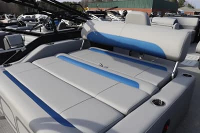 2026 Bentley Pontoons Legacy 223 Swingback 3