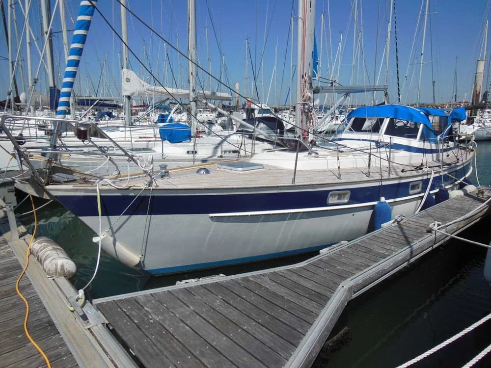 Hallberg-Rassy 352