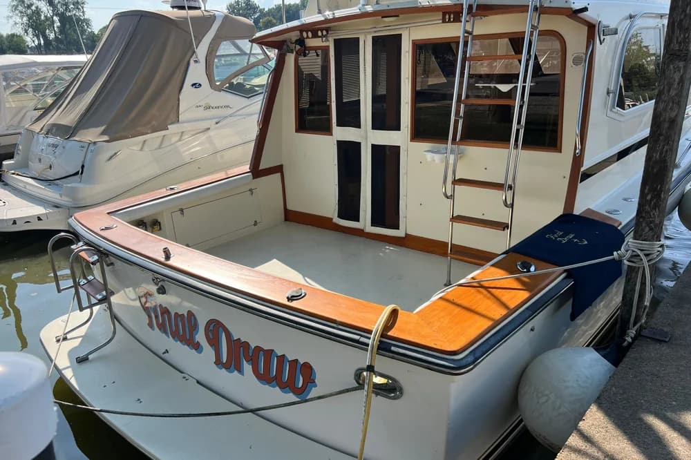 1989 Egg Harbor 33 Convertible