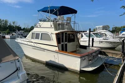 1989 Egg Harbor 33 Convertible 2