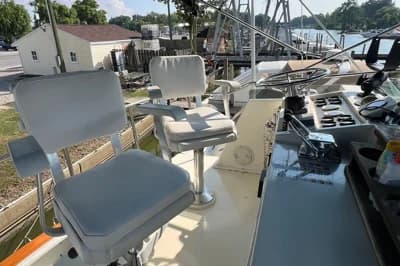 1989 Egg Harbor 33 Convertible 3