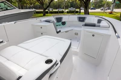 2024 Robalo R360 Center Console 2