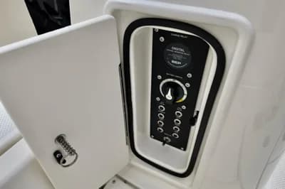 2026 Bayliner Trophy T25 Pilothouse 3