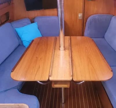 1990 Jeanneau Sunlight 31 Boat for Sale in Portishead Marina 2