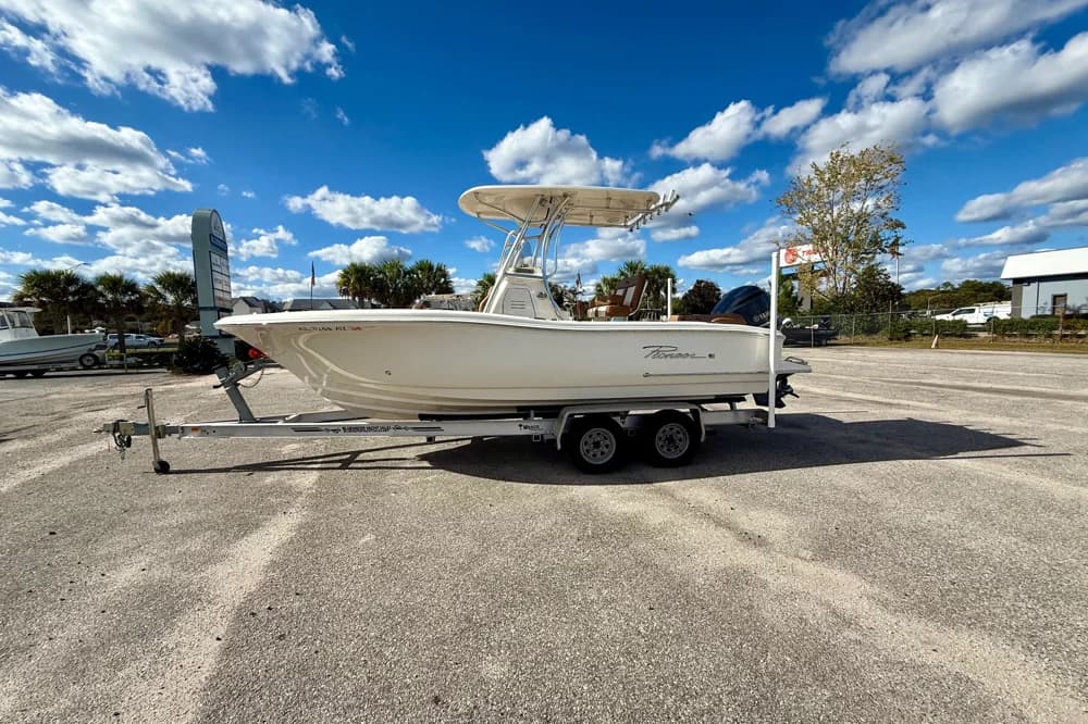 2024 Pioneer 222 Islander