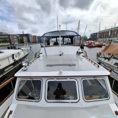 Gladstone Lyall & Co Aquila Queen Trawler 35 3