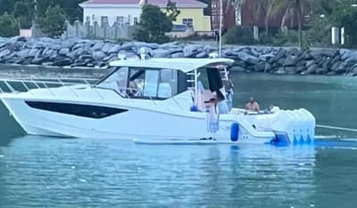 2021 Boston Whaler 405 Conquest 2