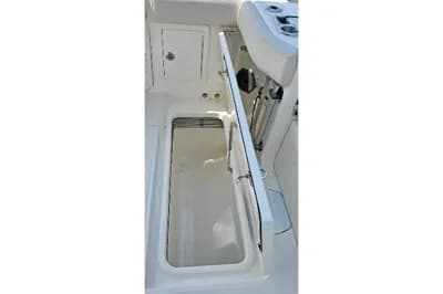 2021 Boston Whaler 405 Conquest 3