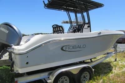 2025 Robalo R200 Center Console 2