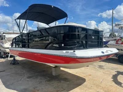 2025 Hurricane FunDeck 2360 SFL OB 2