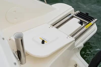 2022 Boston Whaler 240 Vantage 3