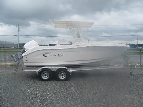 2025 Robalo R200 Center Console
